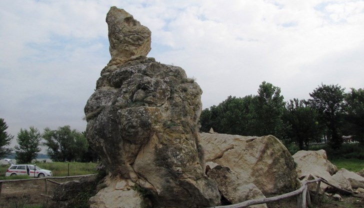 Голямо парче от скалният масив „Дикилиташ“ се е откъснало