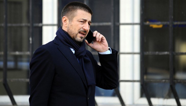 Известният адвокат е издъхнал в ръцете на сина си Известният адвокат е издъхнал в ръцете на сина си