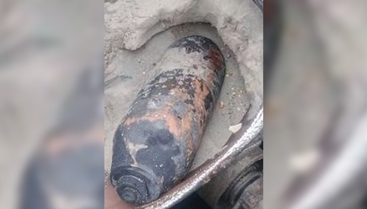Дълбачката "Тунджа" на Драгажния флот се натъкнала на неизбухналата бомба вчера
