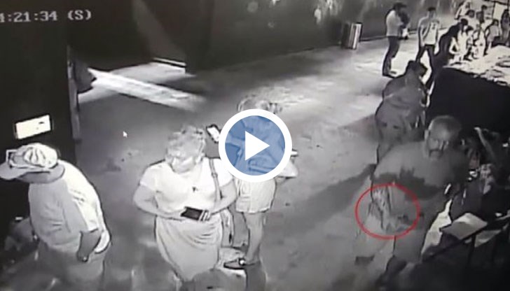 Апашите завиват акулата в одеало и я пъхат в детска количка