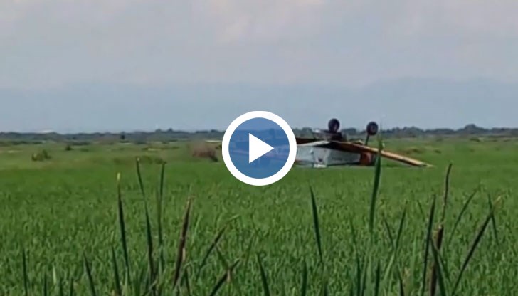 Машината се приземява по гръб заради меката почва