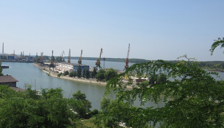 39-годишният мъж паднал от плавателен съд по време на работа