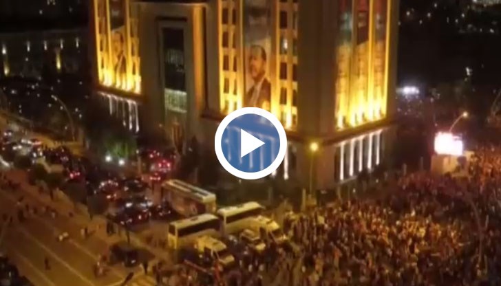 Президент на Турция се позиционира като носител на нова турска идентичност, свързана с османското минало и ислямското наследство