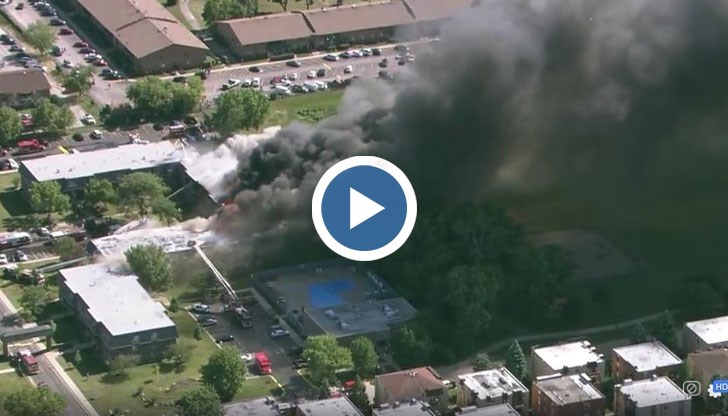 Горят поне три сгради с много апартаменти в тях