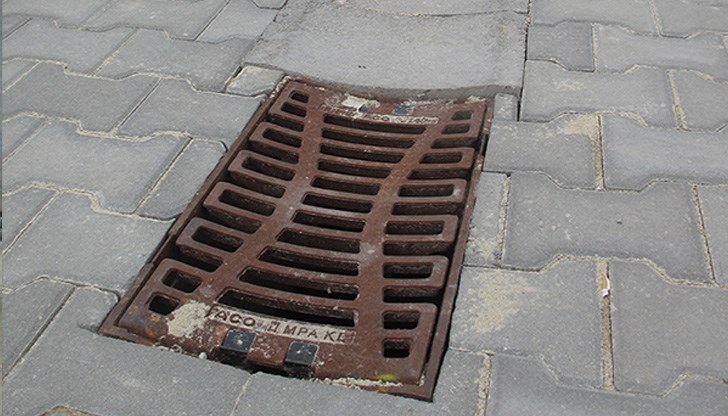 Наложило се пожарникари да вадят заклещеното 14-годишно момче /Снимката е илюстративна/