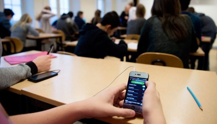 След Гърция и Франция е на път да забрани със закон носенето на смартфони в училище