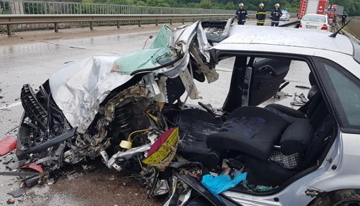 Три коли са се размазали в ТИР