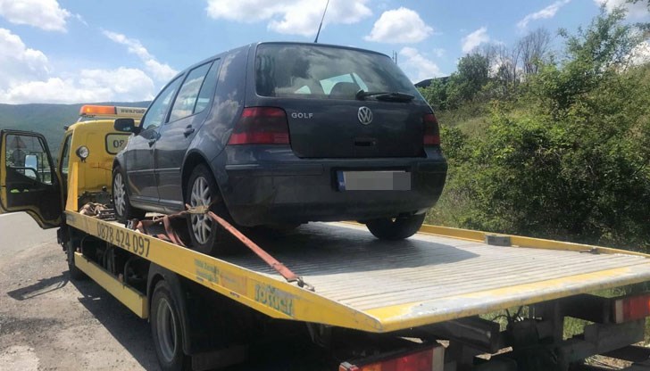 28-годишната Тодорка бутала сама колата си 2 километра до близка бензиностанция / Снимката е илюстративна