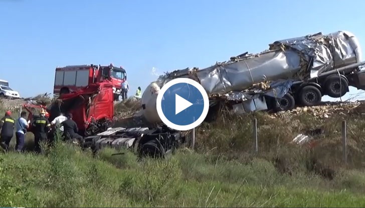 Цистерната се е обърнала по дълбоките склонове на пътя