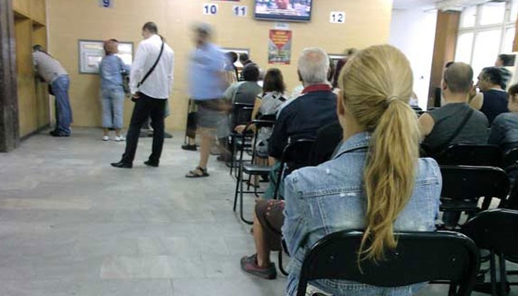 Валентин Радев, няма да е зле и вие, и всички като вас да се отклоните...ама най-далеч от системата на МВР