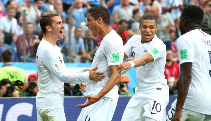 "Петлите" отиват на полуфинал след нов комичен вратарски гол "Петлите" отиват на полуфинал след нов комичен вратарски гол