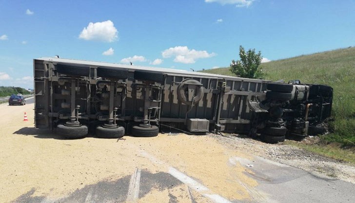 Движението се пренасочва през първокласен път I-2 Русе- Варна