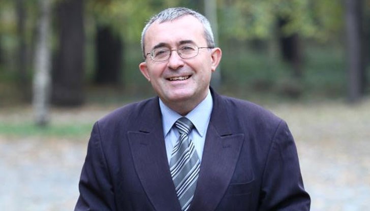 Виж, погледни, огледай се наоколо – пълно е с плужеци и страхливи мишки, с пречупени гръбнаци и предали се душици! Виж, погледни, огледай се наоколо – пълно е с плужеци и страхливи мишки, с пречупени гръбнаци и предали се душици!