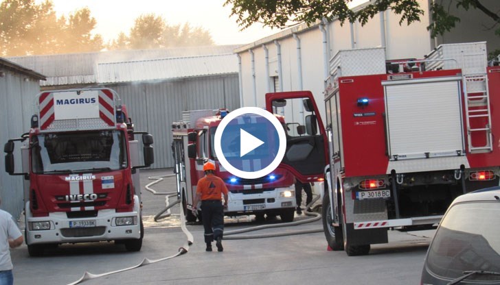 Изгоряха два етажа от фабриката