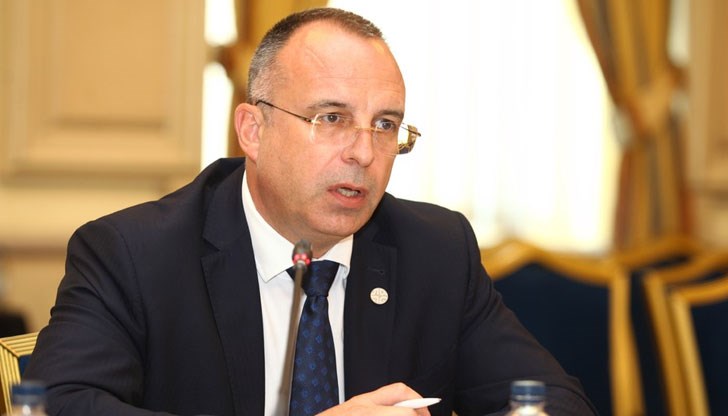 Леля Дора се беше примирила, заяви земеделският министър Леля Дора се беше примирила, заяви земеделският министър