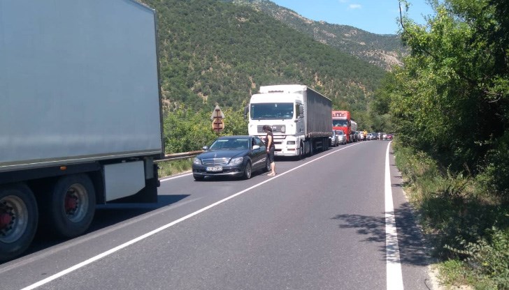 Причината е тежка катастрофа, при която 50-годишен мъж е загинал на място