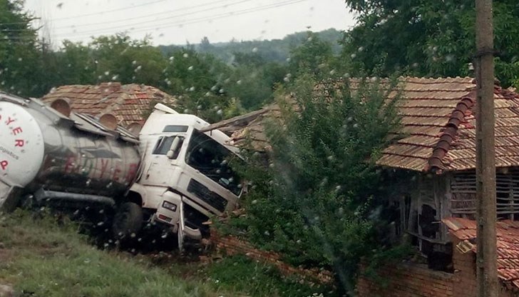 Инцидентът е станал в 7 часа тази сутрин на главния път Русе - Варна