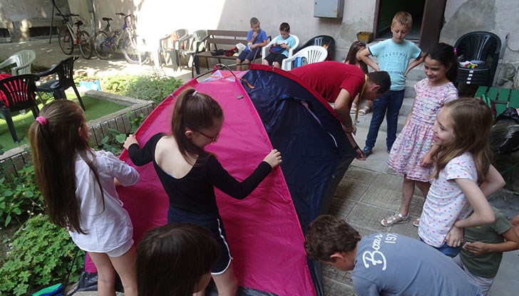 Променливото лято - с много слънце и много дъжд през юли, е заредено със също толкова емоции в Детския отдел на библиотеката