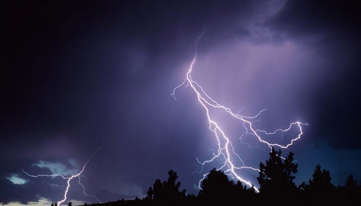 Аварията възникнала около 18 часа, когато над селището се разразила гръмотевична буря Аварията възникнала около 18 часа, когато над селището се разразила гръмотевична буря