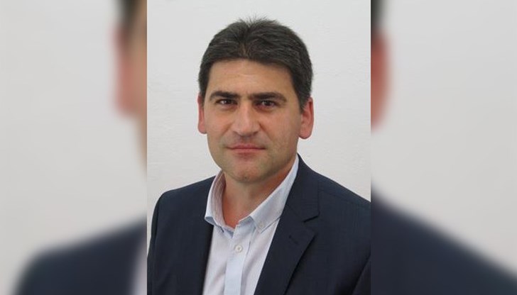 Дамянов е роден през 1975 г. в гр. Русе