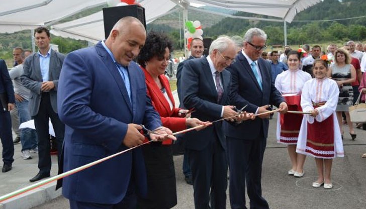 И да почерпиш, Бойко, че ти се е махнал от главата