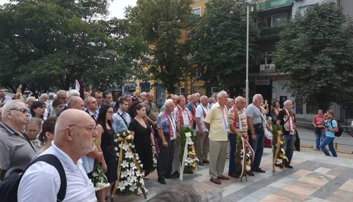 Поклонението пред паметника на Стефан Караджа бе съпроводено с изложба на оръжие от периода на борбите за национално освобождение