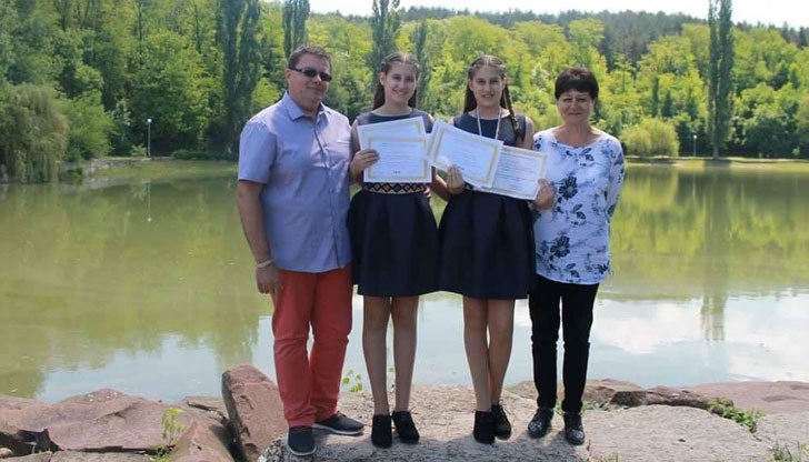 15-годишните сестри Ася и Симона Андрееви ще участват в летен лагер за таланти изцяло за сметка на компанията
