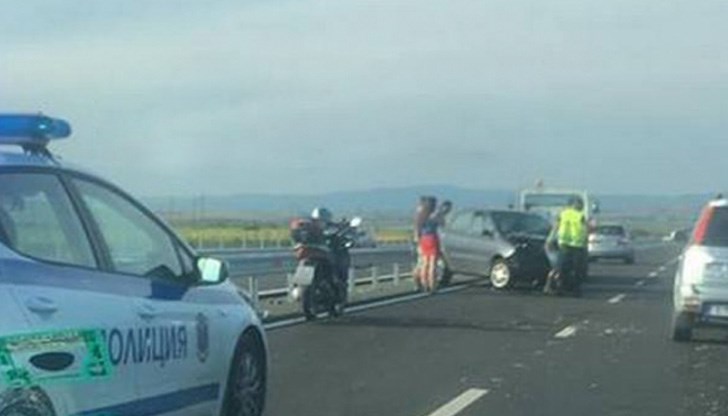 След инцидента няколко коли са спрели да окажат помощ на дамите