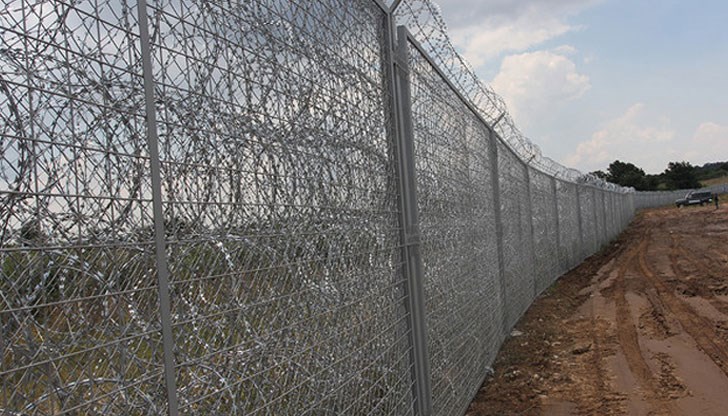 Петима пакистански бежанци, които нелегално преминали в България, са били върнати обратно в Турция
