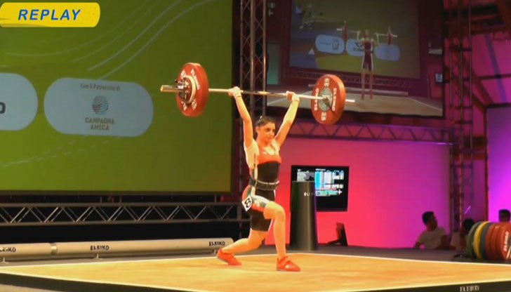 Виктория Станева се състезава в категория до 53 килограма при кадетките до 17 години