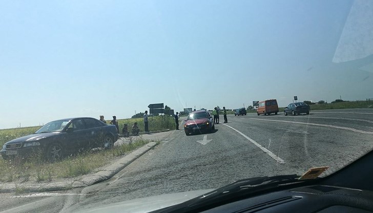 По първоначална информация са се ударили два леки автомобила