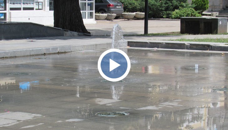 Сухият фонтан пред операта от известно време не функционира нормално