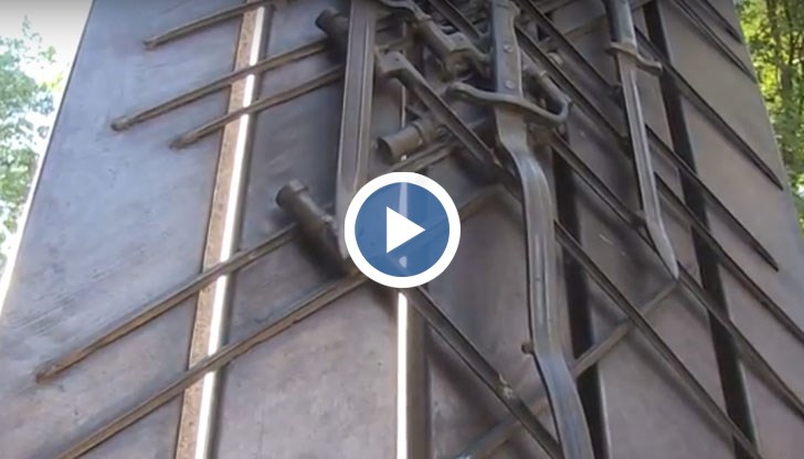 Започнаха възстановителните дейности след вандалското посегателство на Мемориала на загиналите във войните в Русе