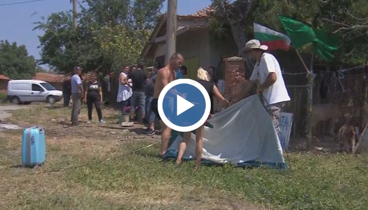 Блокадата при стадото на баба Дора остава