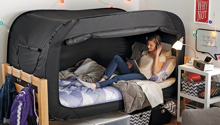 Леглото може да е и детски кът за игра