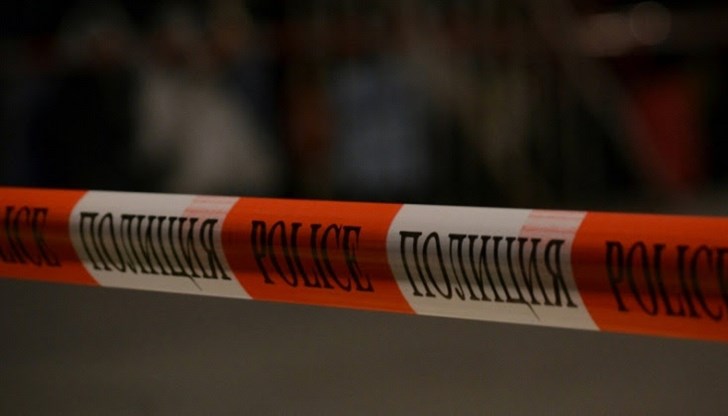 24-годишен мъж нападна полицаи в столичния квартал "Лозенец", след като уби единият от родителите си и преби другия 24-годишен мъж нападна полицаи в столичния квартал "Лозенец", след като уби единият от родителите си и преби другия