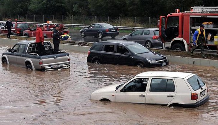 Властите предупреждават жителите на гръцката столица да избягват в следващите часове пътуване с коли Властите предупреждават жителите на гръцката столица да избягват в следващите часове пътуване с коли