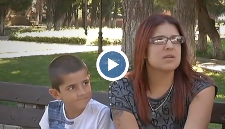 Жената сама бутала колата си 2 км, за да стигне до бензиностанция