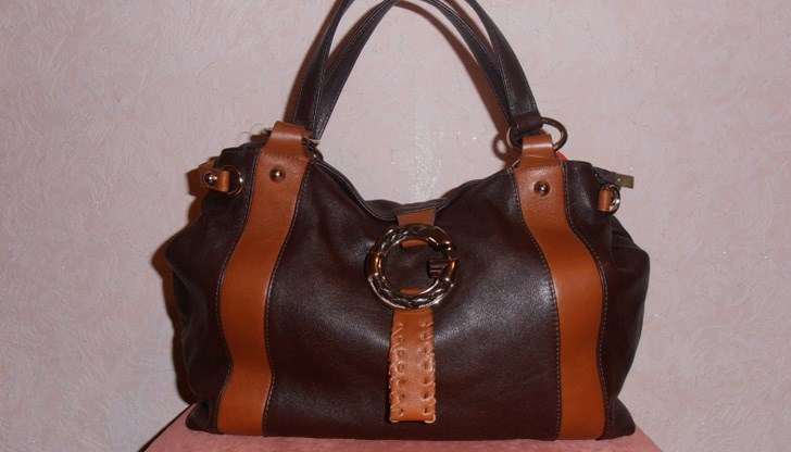 Отнасяйте се с нея подобаващо и не я захвърляйте Отнасяйте се с нея подобаващо и не я захвърляйте