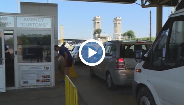 Не е човешко това, оплакват се изнервени шофьори, които чакат с часове да преминат границата