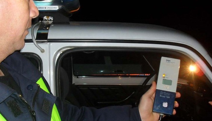 34-годишният мъж е управлявал пиян лек автомобил „Фиат Пунто“ 34-годишният мъж е управлявал пиян лек автомобил „Фиат Пунто“