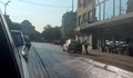 Полицаи бутат закъсал шофьор в София