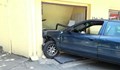 Кола се вряза в закусвалня в Благоевград