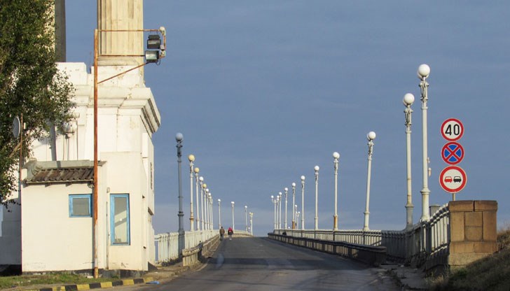Русенската фирма ще ремонтира на осветлението на Дунав мост