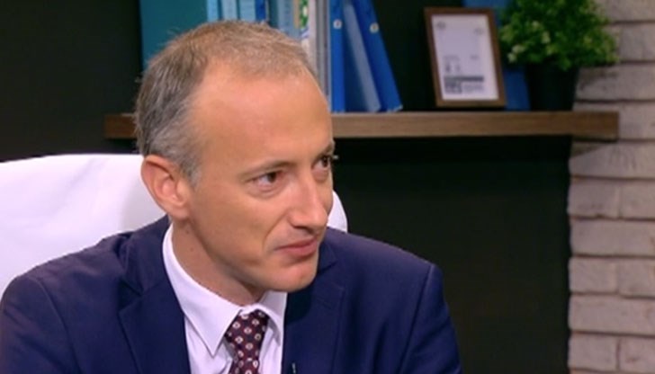 В момента минималната заплата е 760 лева, а средната възраст на учителите е около 50 години