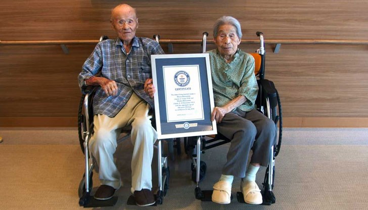 Най-възрастната жива брачна двойка в света има двоен празник