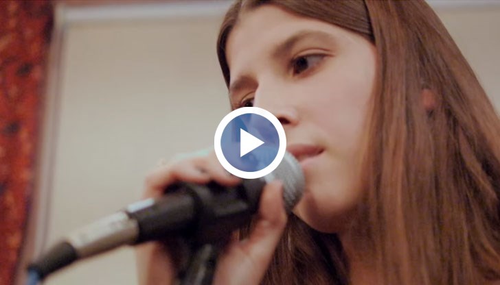 Мафалда Сакскобургготска пее на живо в радиото на Бъркли