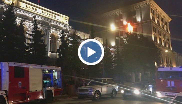 На мястото на инцидента са изпратени 26 пожарни