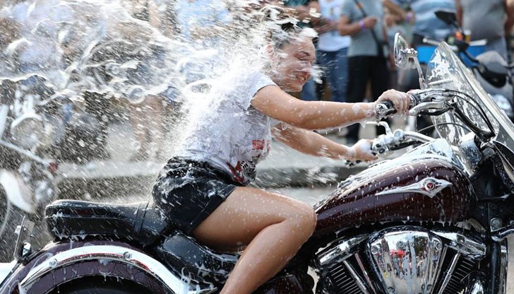 Рев на мотори и рок огласиха русенското село