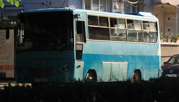 Шофьори по потници и хавлиени кърпи на вратовете